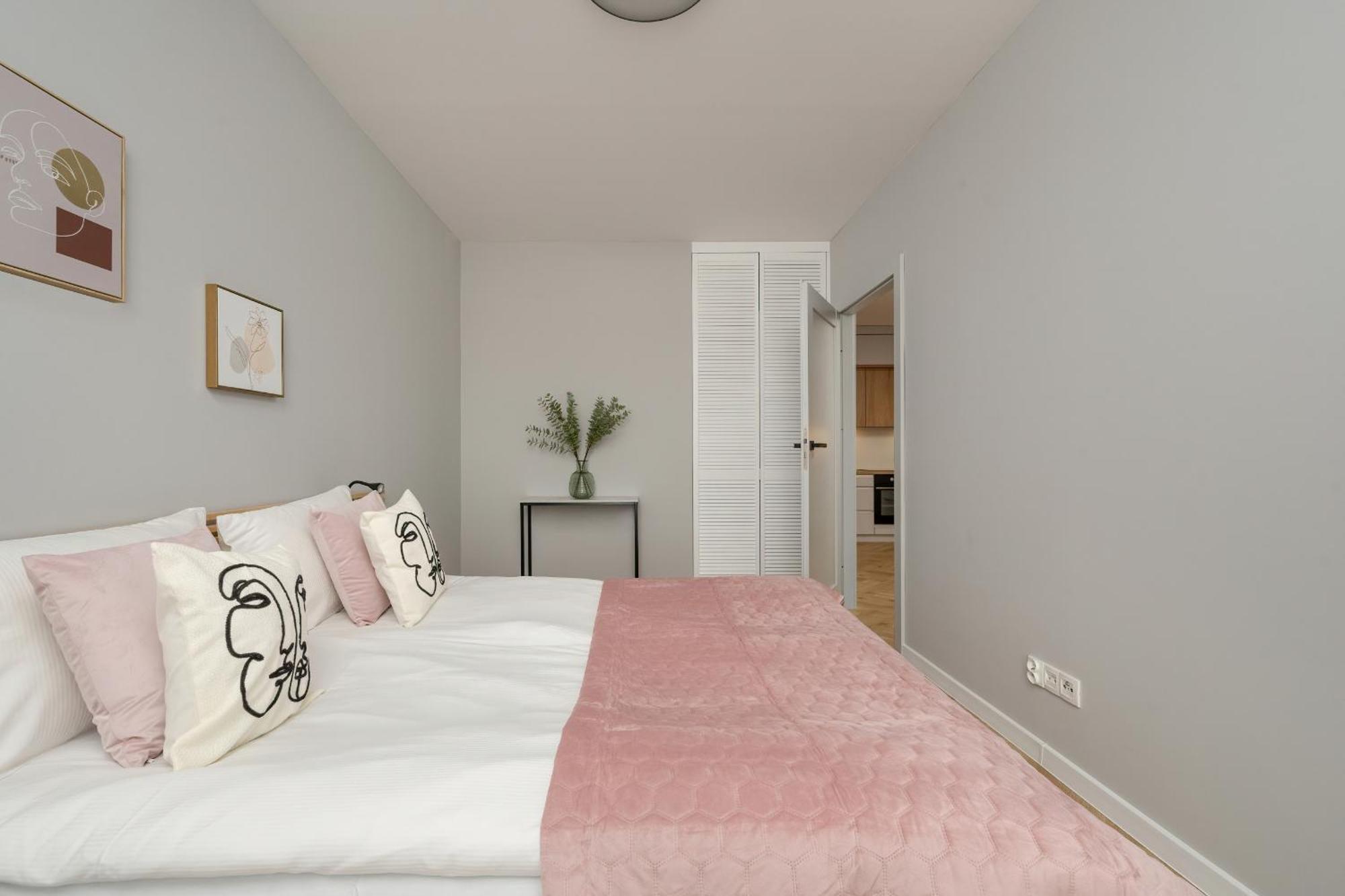 Michalczyka Stylish Apartment With Parking In The City Center Of Wroclaw By Noclegi Renters Εξωτερικό φωτογραφία